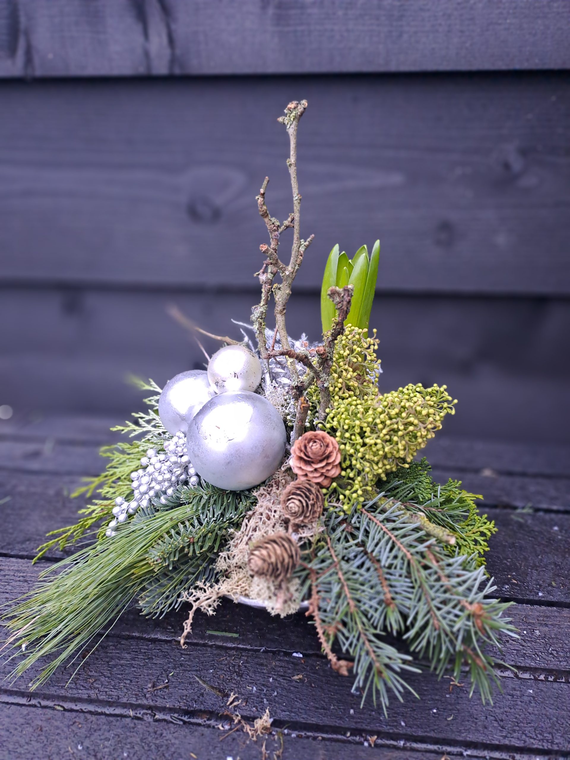 Kerststuk in Zilveren Sfeer