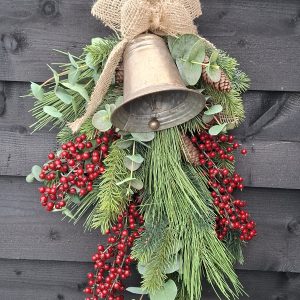 Zijden toef met  bel, kerstgroen & rode Ilex